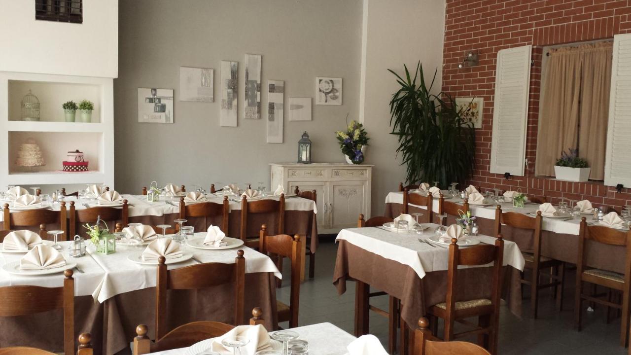 Albergo Ristorante Da Tunon Oviglio エクステリア 写真